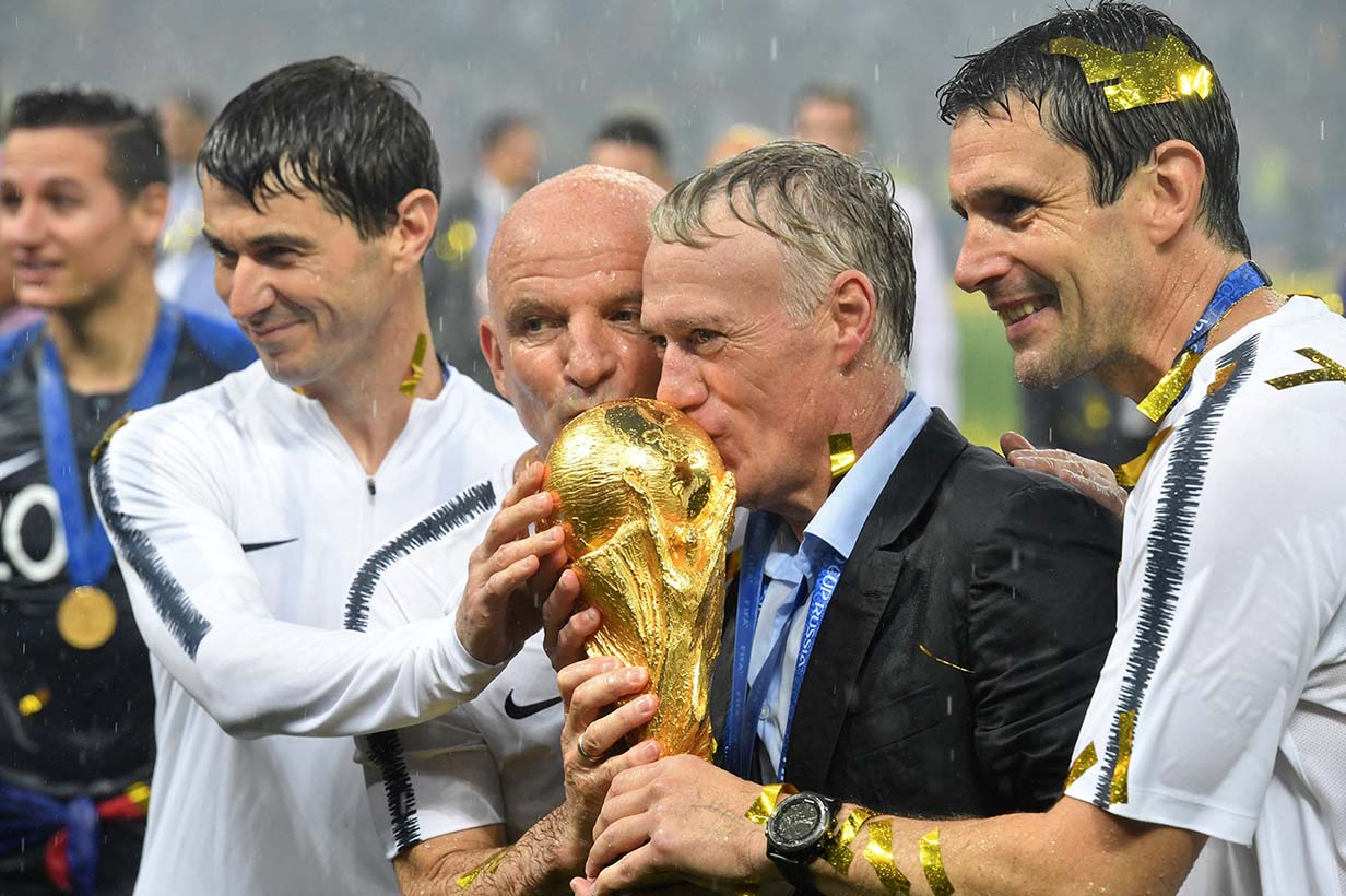 Didier Deschamps la huan luyen vien nguoi Phap thanh cong bac nhat trong thap ky truoc. Anh: AFP