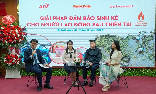 Toa dam voi chu de “Giai phap dam bao sinh ke cho nguoi lao dong sau thien tai“. Anh: Minh Hanh 