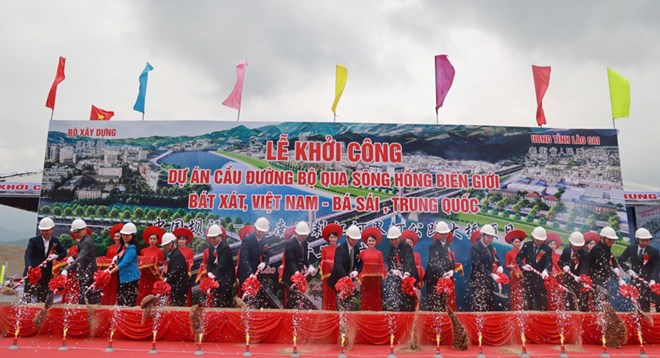 Khởi công cầu đường bộ 282 tỉ đồng nối Lào Cai – Trung Quốc
