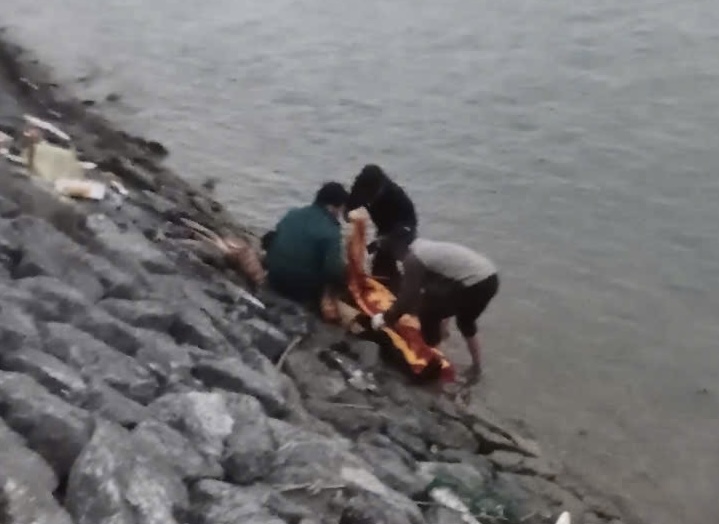 The body of the young man dancing to Quan Hau bridge was found after 2 days. Photo: Phuong Son