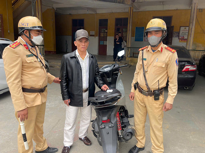 Subject Dinh Van Hai at the police station. Photo: Hai Phong Police