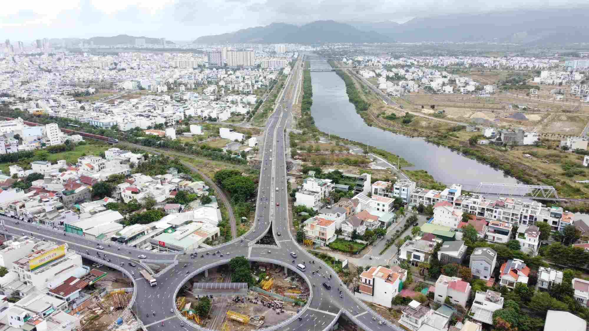 The Ngoc Hoi Intersection BT project has 3 new branch roads, while there is 1 branch road on the N4 side that has not been constructed by Phuc Son Group. Photo: Huu Long