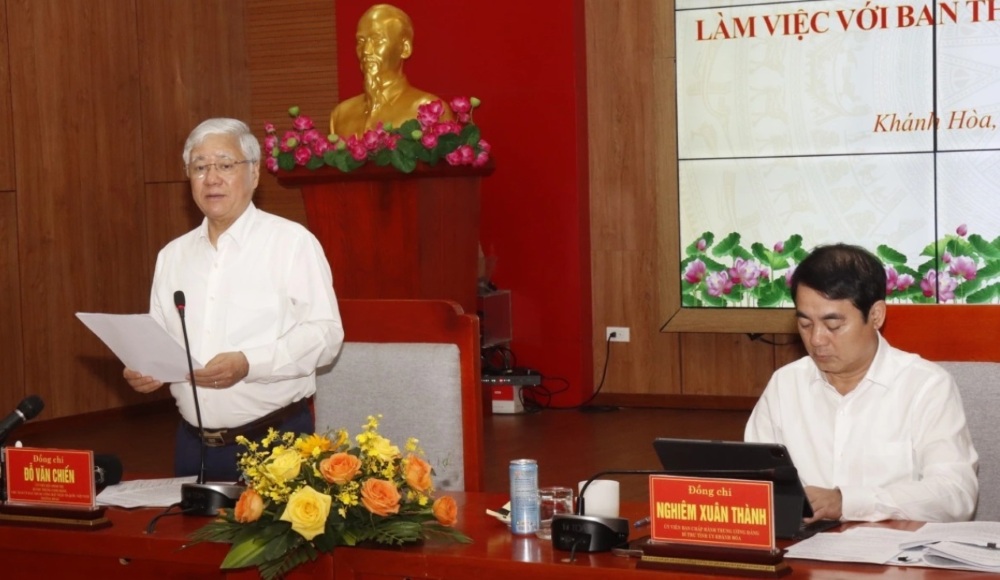 Mr. Do Van Chien - Politburo member, Secretary of the Party Central Committee, Chairman of the Central Committee of the Vietnam Fatherland Front, Head of Inspection Team No. 1922 - spoke at the conference to announce the inspection decision. Photo: VOV