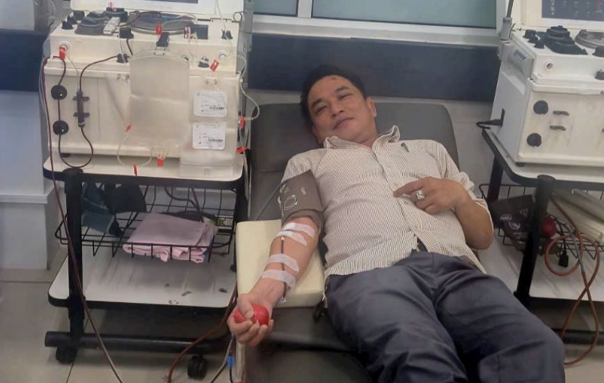 Mr. Nguyen Phu Vinh in blood donation activities. Photo: Character provided