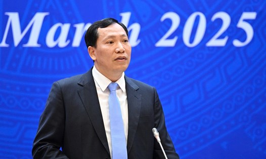 Trung tướng Lê Văn Tuyến - Thứ trưởng Bộ Công an - trả lời về điểm mới trong đặc xá năm 2025. Ảnh: Phạm Đông