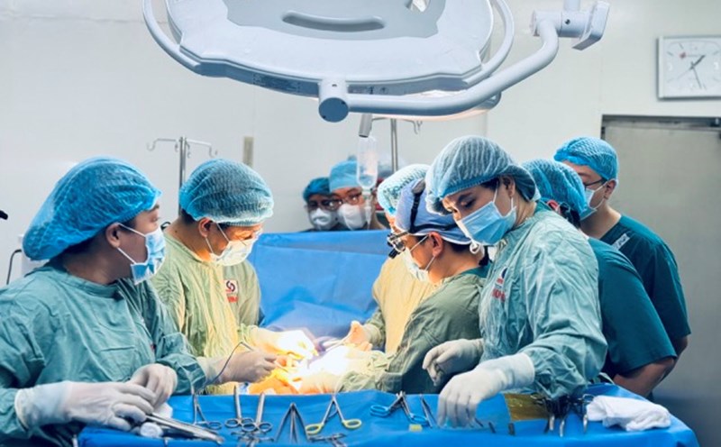 The doctor took the organ from the donor. Photo: BVCC