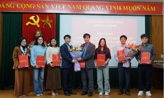 Sở Tài chính Hải Dương công bố quyết định bổ nhiệm các lãnh đạo phòng và trung tâm trực thuộc. Ảnh: Sở Tài Chính Hải Dương