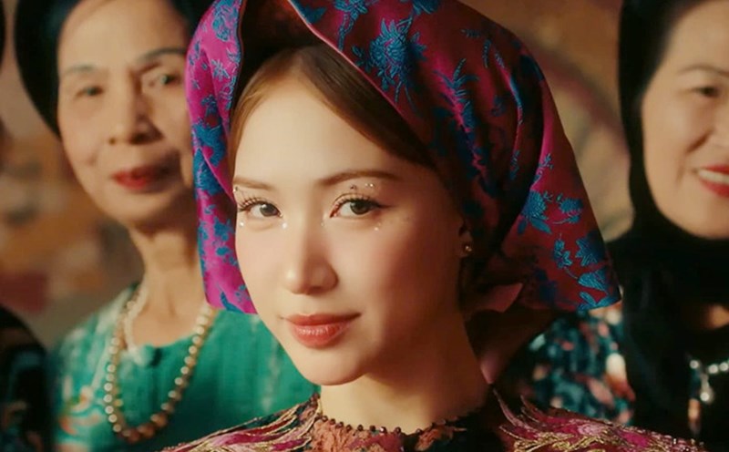 Hoa Minzy in the MV Bac Bling. Photo: Provided by the crew