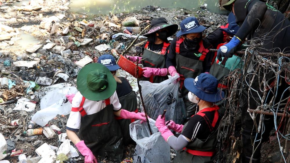 20 tons of garbage were recovered from the Hope Canal after more than 4 hours