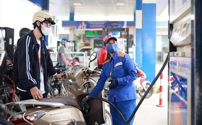 It is forecasted that in the next adjustment period, gasoline prices may decrease simultaneously. Illustrative photo: Hai Nguyen