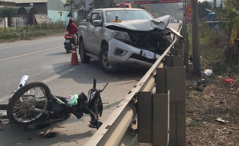 The scene of the accident on National Highway 1 left 2 people injured and dead. Photo: Provided by the people