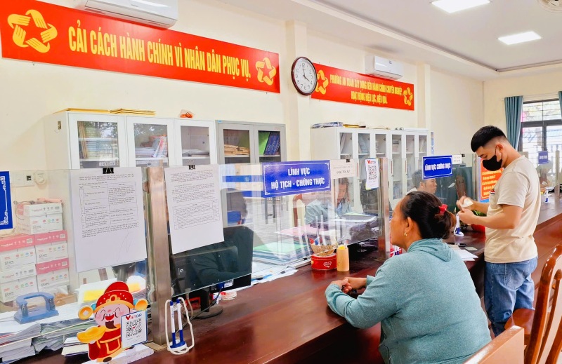 After the merger, the administrative apparatus of An Xuan ward, Tam Ky city, Quang Nam was arranged to work at the previous 2 headquarters of the 2 wards, to take advantage of the surplus offices. Photo: Hoang Bin