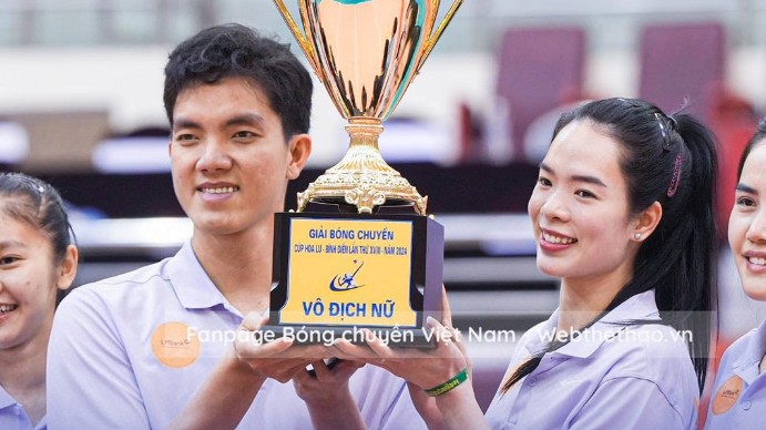 LPB Ninh Binh la duong kim vo dich cua Cup Hoa Lu - Binh Dien. Anh: Bong chuyen Viet Nam