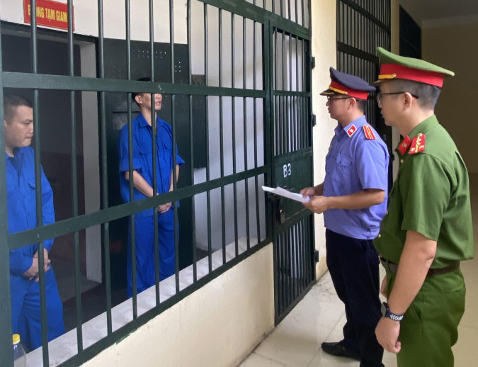 Viện Kiểm sát nhân dân huyện Nam Sách (Hải Dương) kiểm sát, hỏi người bị tạm giữ, tạm giam tại Công an huyện Nam Sách (thời điểm tháng 8.2023). Ảnh: Viện KSND tỉnh Hải Dương