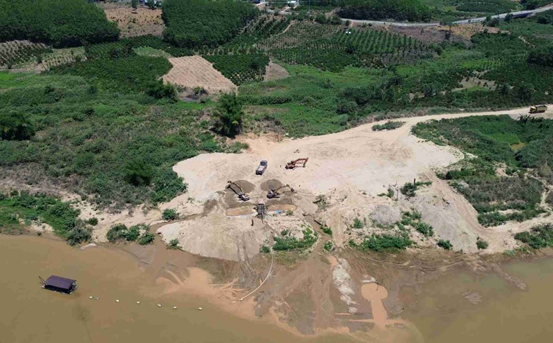 Construction sand mine in Ngoc Hoi district, Kon Tum province. Photo: Thanh Tuan