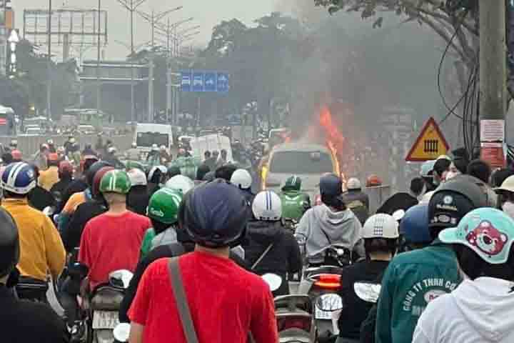 Vu viec khien un tac keo dai tren duong Giai Phong. Anh: Nguoi dan cung cap