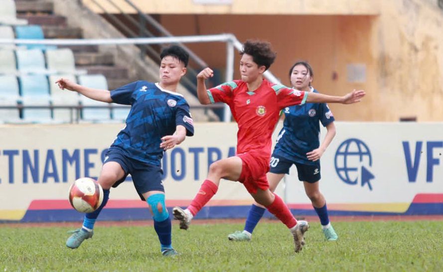 Ho Chi Minh City U19 Women's Team (red) won 1-0 against Vinh Phuc U19 Women's Team. Photo: VFF