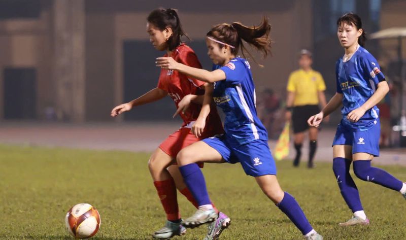 U19 Thai Nguyen T&T (blue) won 1-0 against Hanoi. Photo: VFF