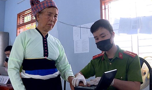 Công an tỉnh Sơn La thông báo về việc triển khai cấp thẻ căn cước công dân và tài khoản định danh điện tử khi giải thể công an cấp huyện. Ảnh: Công an Sơn La