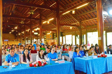 Scene of the meeting with female union officials in Buon Ma Thuot city. Photo: Thuy Hoa