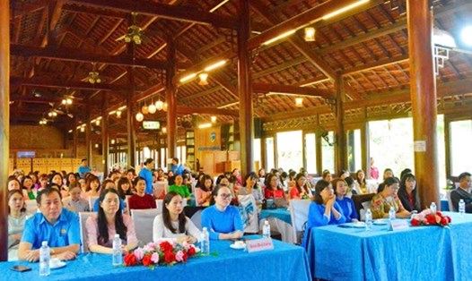 Quang cảnh buổi gặp mặt nữ cán bộ công đoàn ở thành phố Buôn Ma Thuột. Ảnh: Thúy Hoa