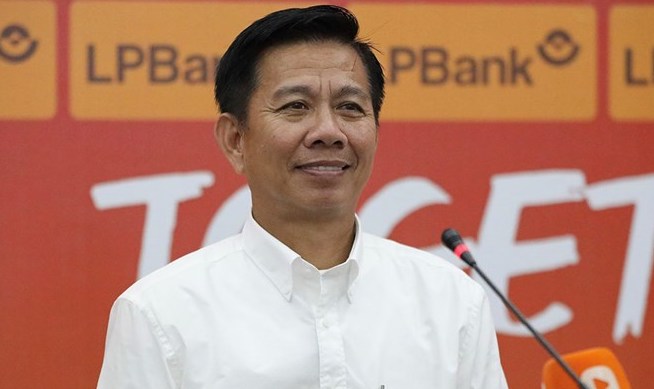 Coach Hoang Anh Tuan leads Bac Ninh FC. Photo: Thanh Vu