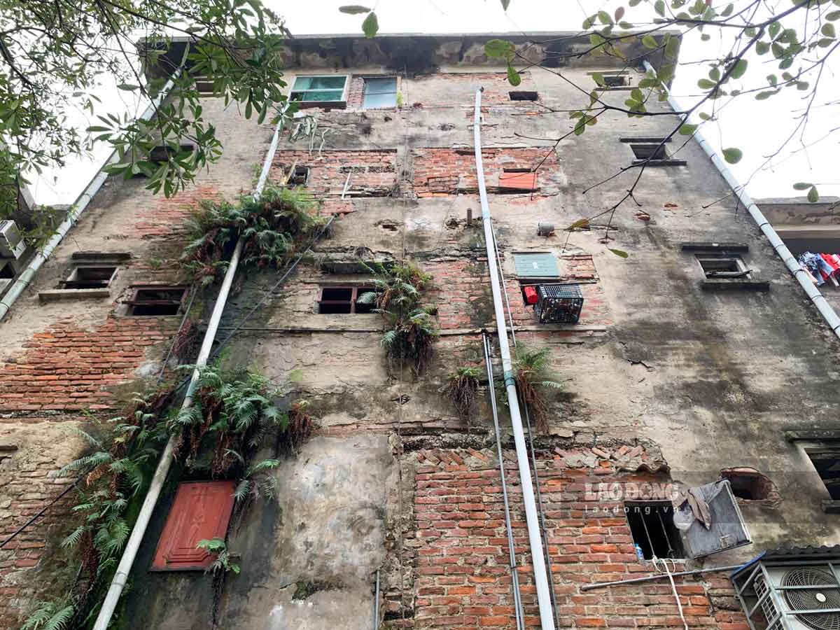 The 5-storey area of Tran Dang Ninh Street (Nam Dinh City) is seriously degraded. Photo: Ha Vi
