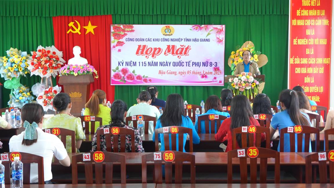 Quang cảnh buổi họp mặt. Ảnh: Tạ Quang