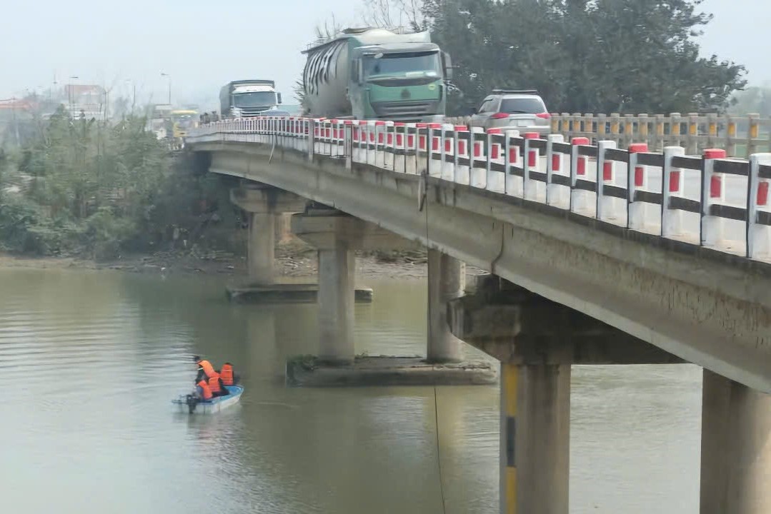 The man missing is suspected of committing suicide by jumping off De Bridge. Photo: Nguyen Truong