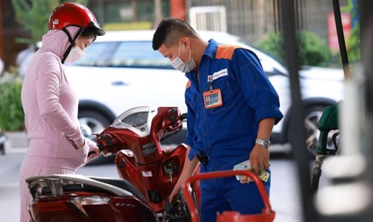 Theo diễn biến thị trường hiện nay, dự báo trong kỳ điều hành giá kỳ tới, giá xăng dầu có thể giảm nhẹ. Ảnh minh họa: Hải Nguyễn