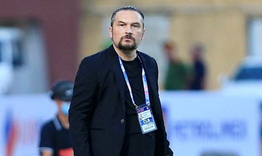 Huấn luyện viên Popov từ chức tại câu lạc bộ Thanh Hóa. Ảnh: Minh Dân