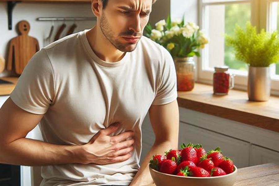 Eating strawberries causes bloating and flatulence. Photo: Ai - Thien Nhan