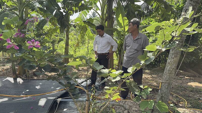 Nong dan Cu lao Dai vui mung khi du an ngan man giai doan cuoi sap khoi cong. Anh: Hoang Loc.