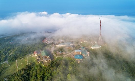 Không khí lạnh đang tràn về, đỉnh Mẫu Sơn bắt đầu rét đậm, rét hại. Ảnh: Vân Trường