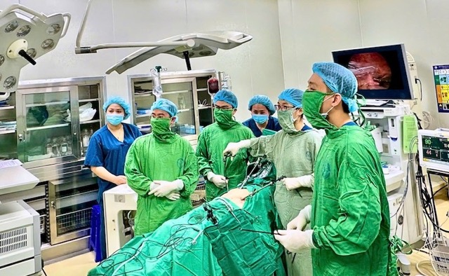Doctors performed surgery to save the patient. Photo: BVCC