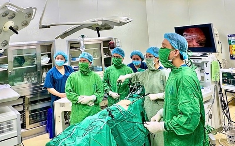 Doctors performed surgery to save the patient. Photo: BVCC