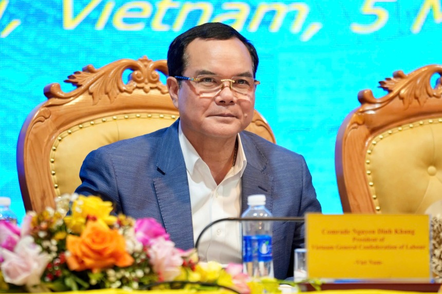 Comrade Nguyen Dinh Khang - Member of the Party Central Committee, President of the Vietnam General Confederation of Labor, Vice President of the World Trade Union Federation attended the workshop. Photo: Huu Chanh