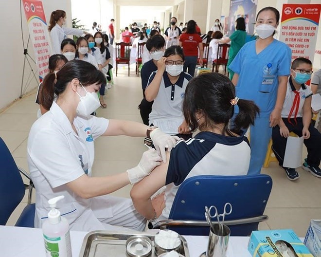 Hai Duong promotes vaccination for people. Illustrative photo: Le Ha