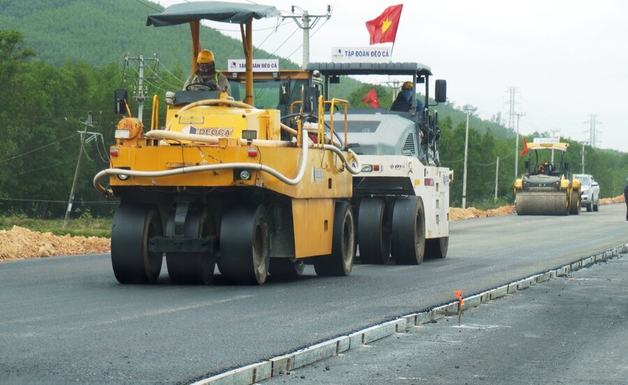 Construction of the Quang Ngai - Hoai Nhon expressway tunnel through Duc Pho town, Quang Ngai province. Photo: Vien Nguyen.