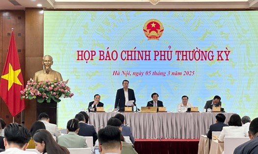 Thứ trưởng Bộ Tài chính Nguyễn Đức Chi cho biết sẽ sớm xây dựng quy định cho phép các doanh nghiệp, tổ chức phát hành tài sản ảo, tiền ảo để huy động nguồn lực tài chính. Ảnh: Phạm Đông