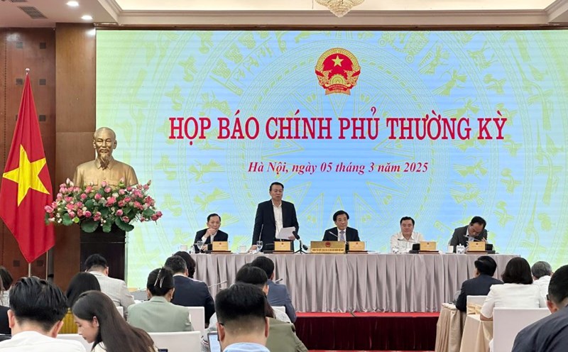 Deputy Minister of Finance Nguyen Duc Chi said that he will soon develop regulations allowing businesses and organizations to issue virtual assets and virtual currencies to mobilize financial resources. Photo: Pham Dong