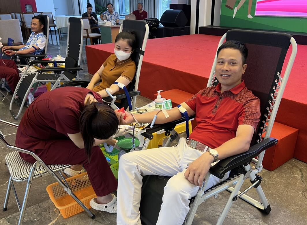 Hơn 63 đơn vị máu được cán bộ nhân viên Chi nhánh FLC Biscom Quảng Bình hiến vào ngày 5.3. Ảnh: Đoàn Yến