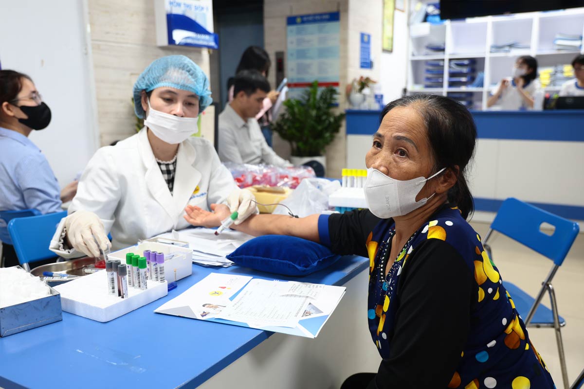 Hundreds of women receive free medical examinations before March 8