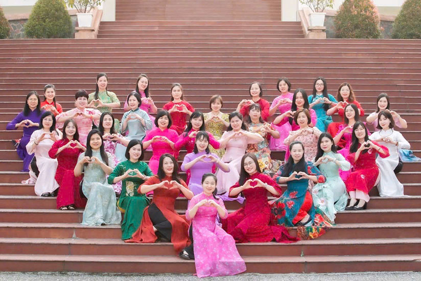 Female union members of the Dien Bien Provincial People's Committee Office responded to "Ao Dai Week". Photo: Tran Nga