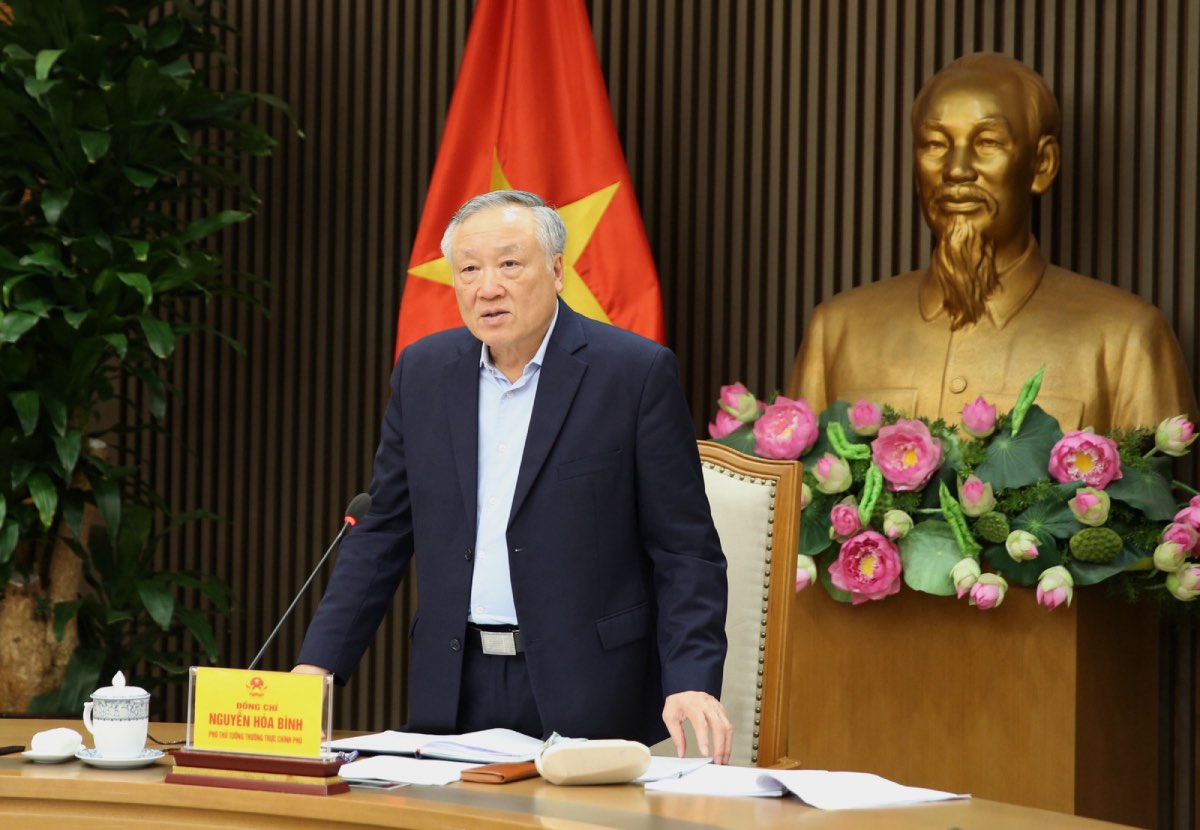 Politburo member and Permanent Deputy Prime Minister Nguyen Hoa Binh requested to review and remove difficulties and obstacles related to projects. Photo: VGP/Nguyen Hoang