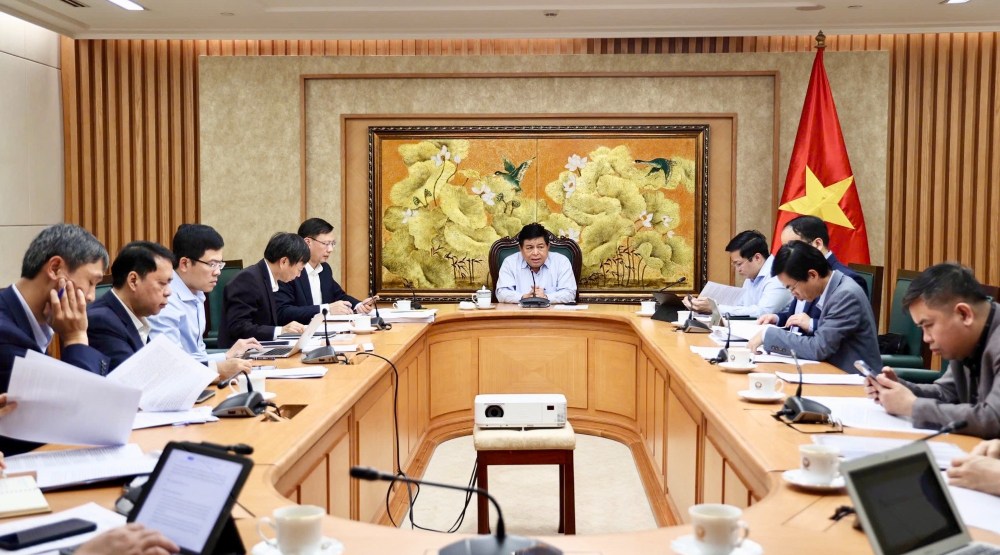 Member of the Party Central Committee, Deputy Prime Minister Nguyen Chi Dung worked with relevant ministries and branches on mechanisms and preferential policies on exemption and reduction of land use fees and land rents of the National Innovation Center (NIC). Photo: VGP