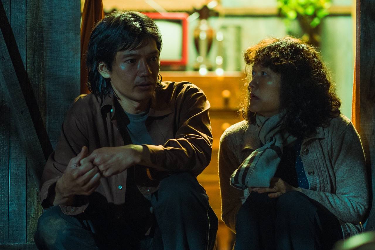 Artist Van Dung (right) plays in Quy Nhap Trang. Photo: Producer.