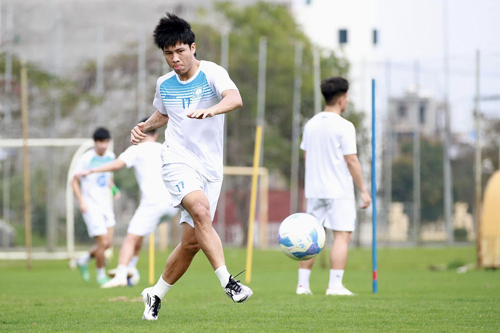 Nam Dinh Club will not have the service of Van Vi in round 16 of V.League 2024-2025 due to a penalty card. Photo: Nam Dinh Club