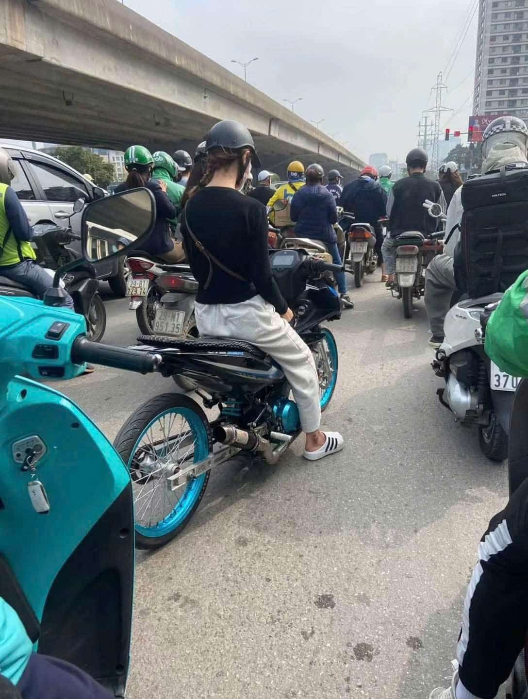 Hình ảnh chiếc xe độ chế được nữ sinh điều khiển. Ảnh: Công an cung cấp