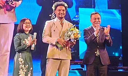 Nguyễn Xuân Son được vinh danh Gương mặt thể thao của năm. Ảnh: Nhật Đoàn